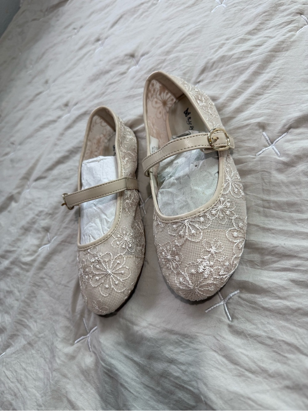 Girls Cream Lace Mary Jane Dress Shoes with Buckle Strap